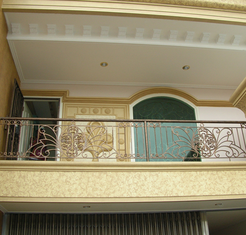 stockvault-gold-living-emerald101764